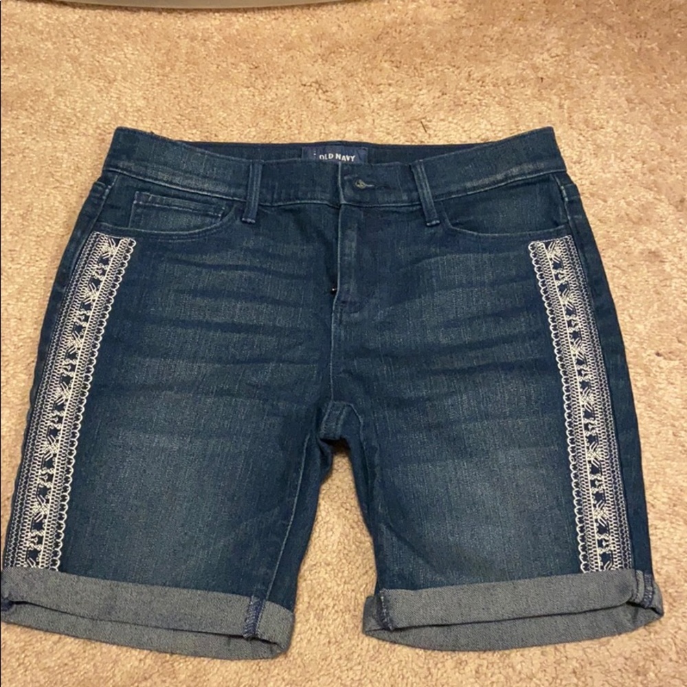 Girls Old Navy mid-rise Jean shorts
